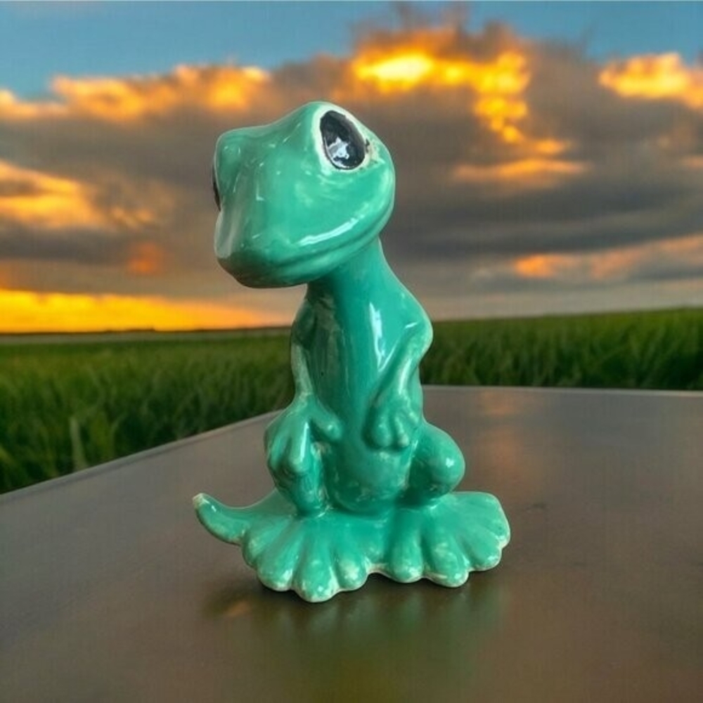 Gecko Party Animal Hand-Painted Ceramic Frog 5" Green Home Decor Figurine